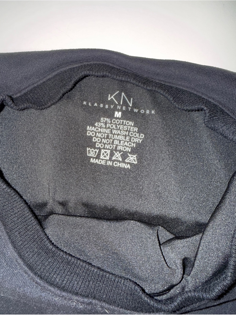 Klassy Network Black Long-Sleeve Crop Top brallete - Picture 2 of 4